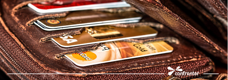 karty płatnicze w portfelu