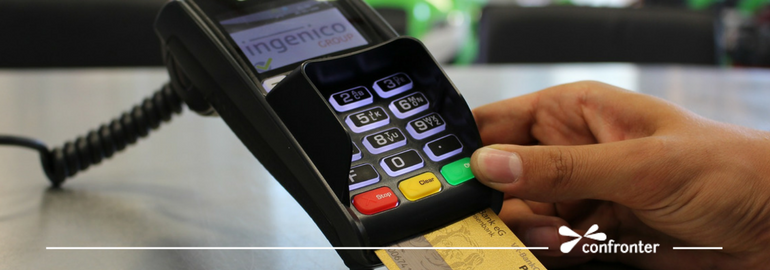 Transakcje kartą płatniczą za granicą - na co należy uważać?